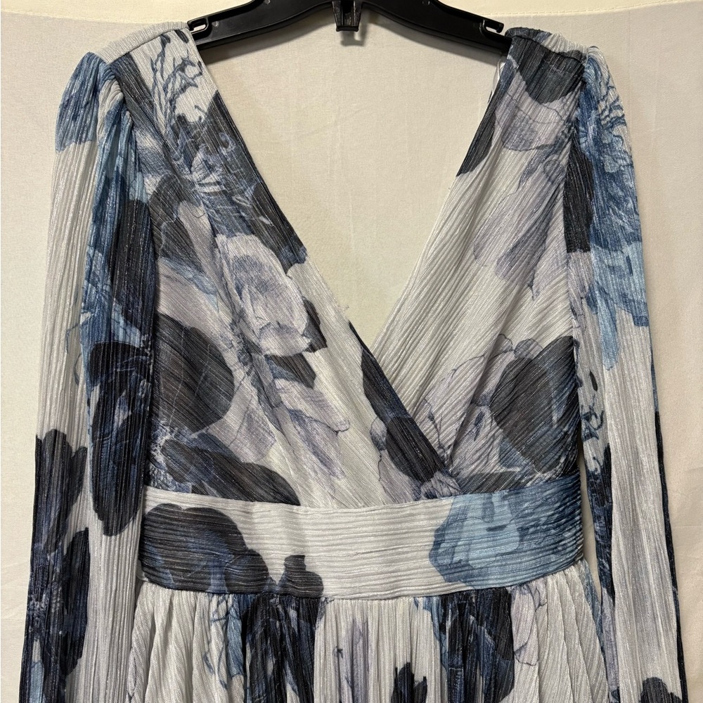 Le Chateau Metallic Floral Crinkle Dress Size Small - Picture 4 of 7